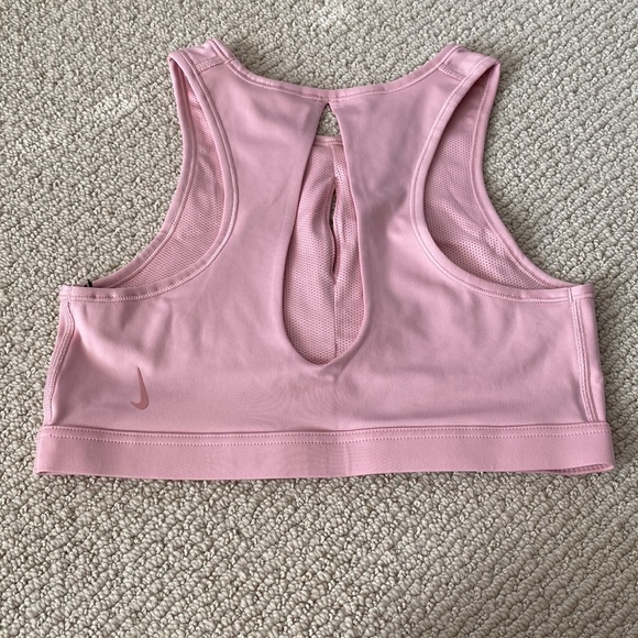 *SOLD* Nike Women’s Sports Bra - Picture 2 of 3